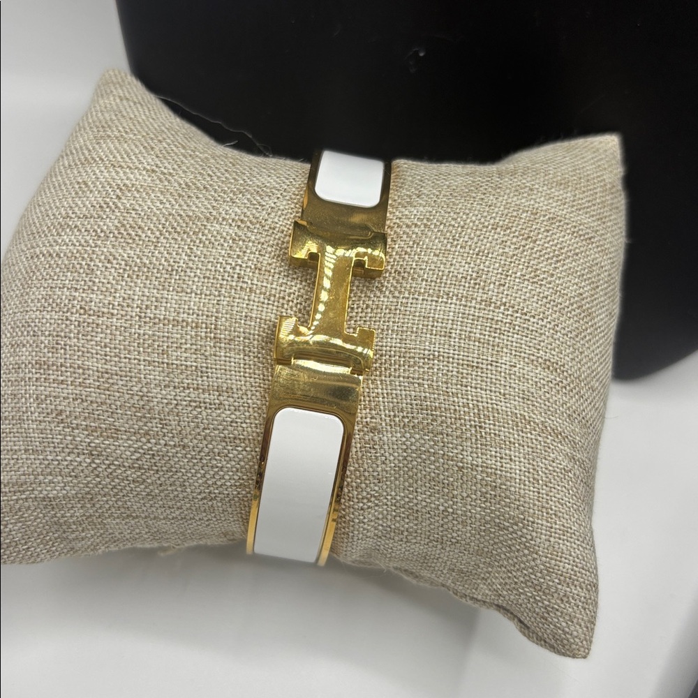 Stainless steel Gold and White Clic H Bracelet for women’s - Picture 6 of 6